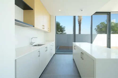 5 Bedrooms Townhouse in June