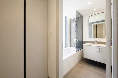 5 Bedrooms Townhouse in June