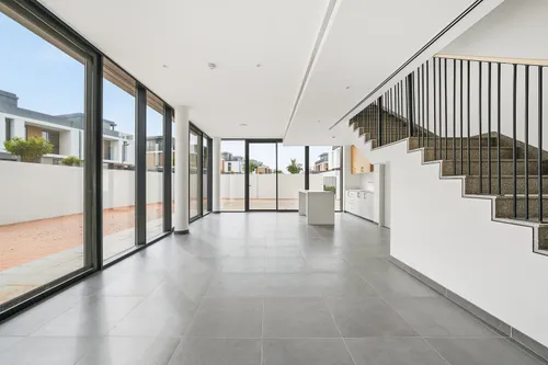 4 Bedrooms Townhouse in June