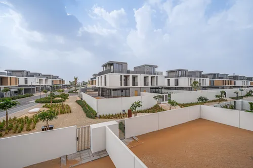 4 Bedrooms Townhouse in June