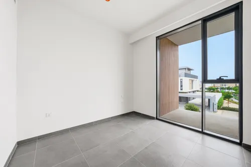 4 Bedrooms Townhouse in June