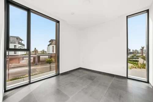 4 Bedrooms Townhouse in June