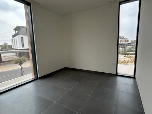 4 Bedrooms Townhouse in June