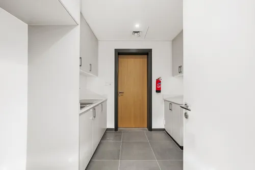 4 Bedrooms Townhouse in June