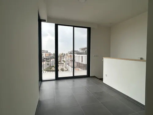 4 Bedrooms Townhouse in June