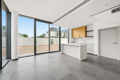 4 Bedrooms Townhouse in June