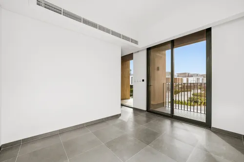 4 Bedrooms Townhouse in June