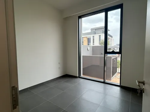 4 Bedrooms Townhouse in June