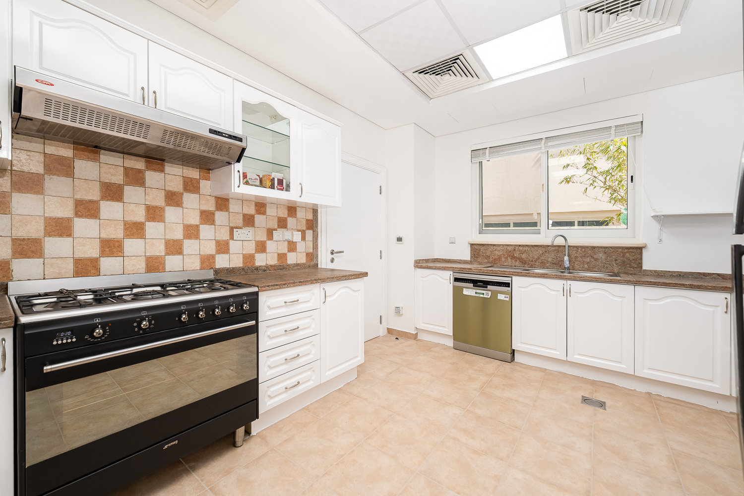 5 Bedrooms Villa in Calida