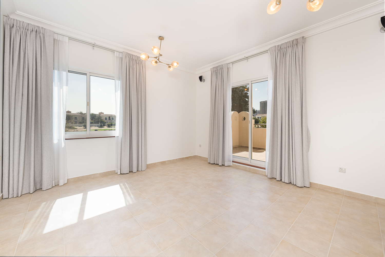 5 Bedrooms Villa in Calida