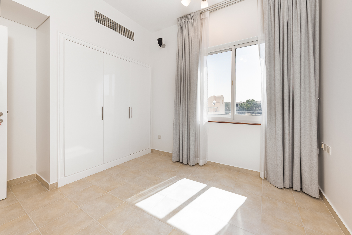 5 Bedrooms Villa in Calida