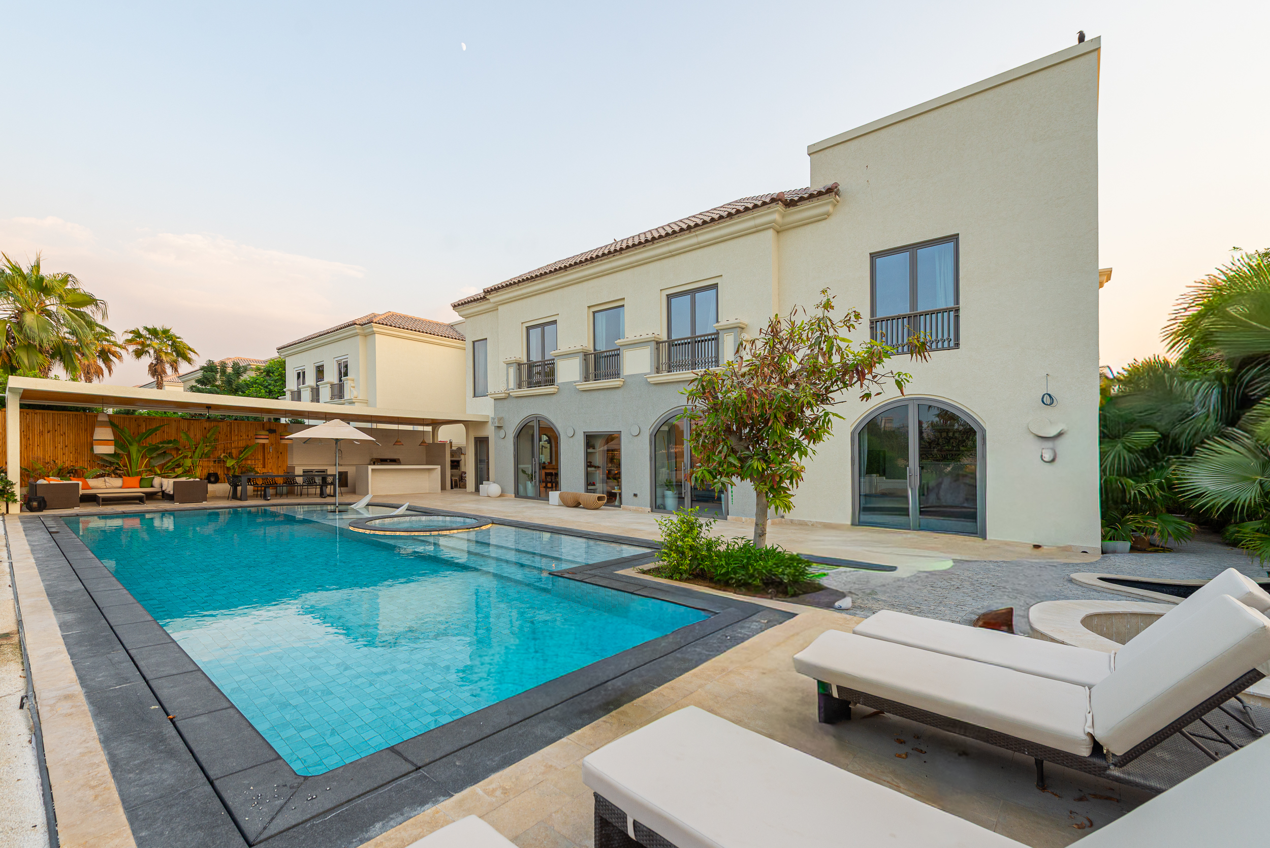 5 Bedroom Villa in Esmeralda