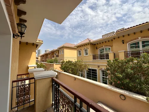 3 Bedrooms Townhouse in Gallery Villas