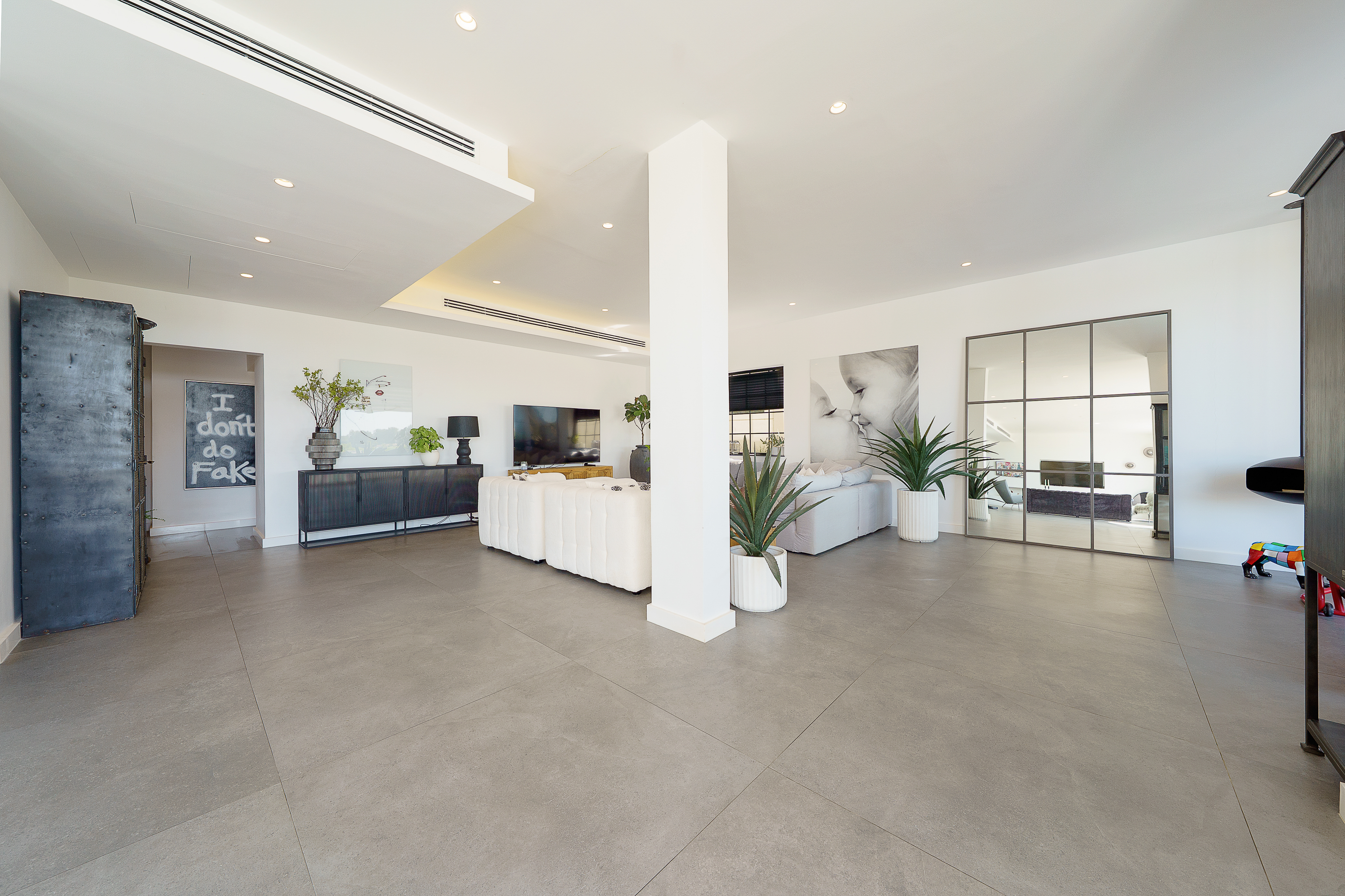 5 Bedrooms Villa in Estella