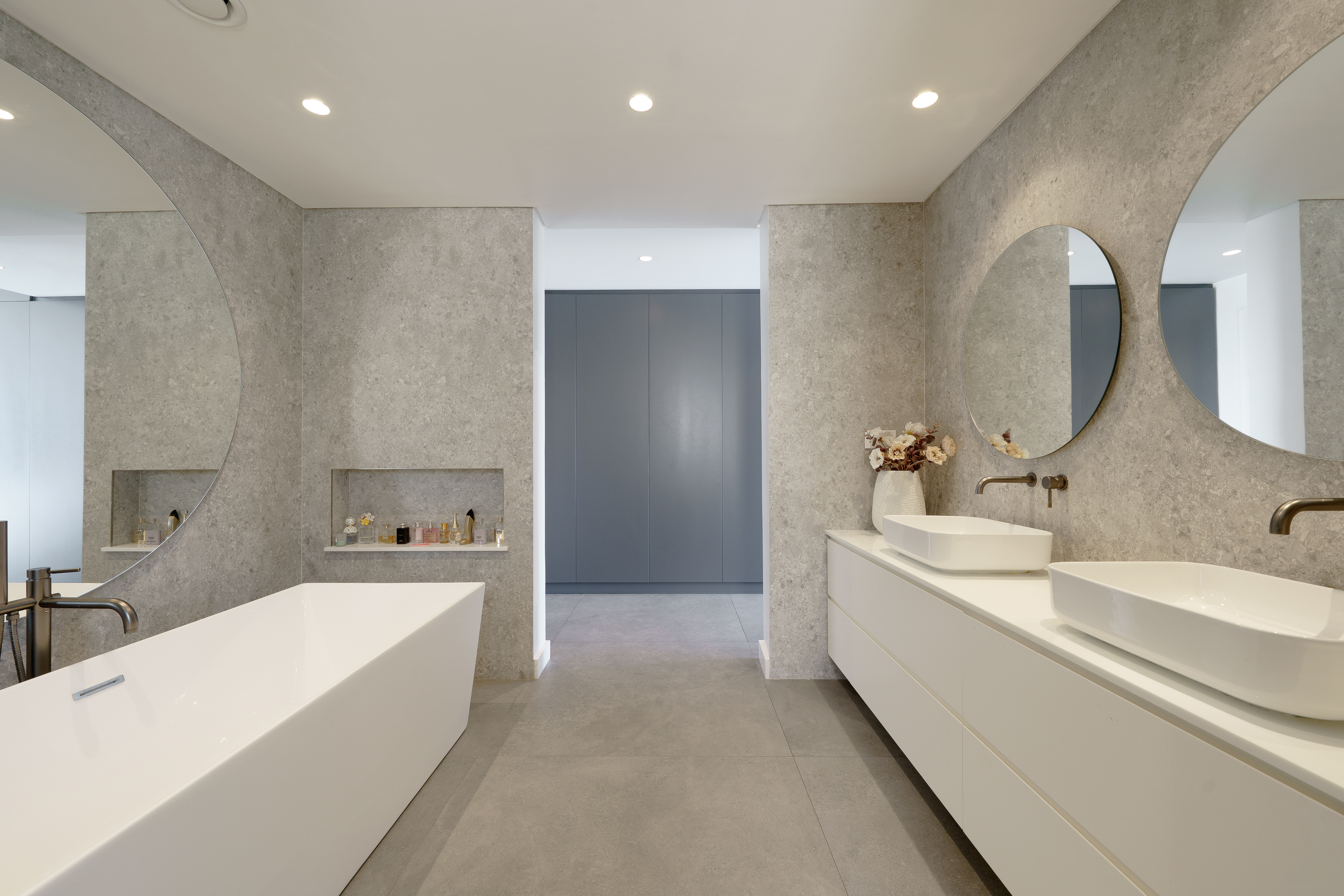 5 Bedrooms Villa in Estella