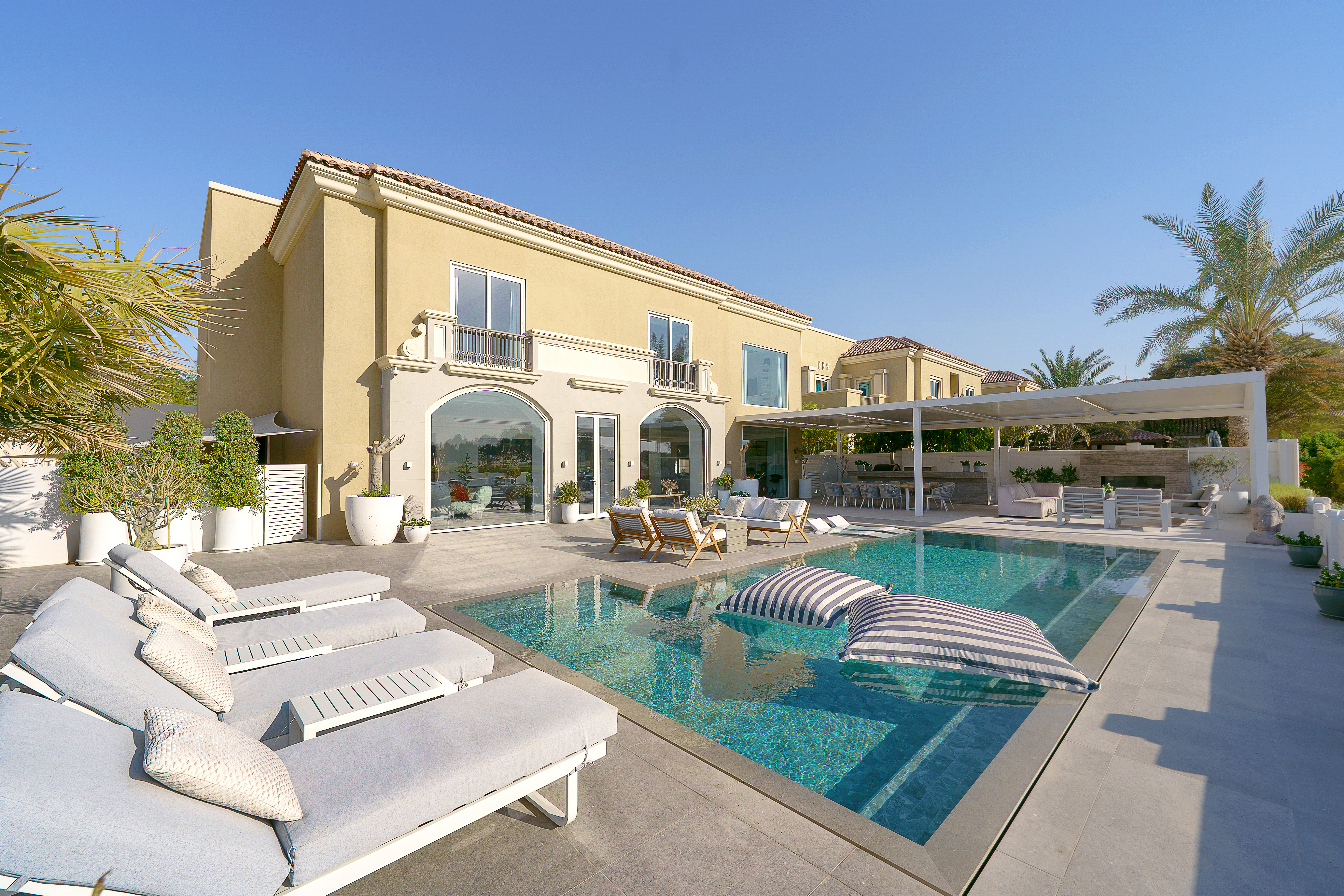 5 Bedrooms Villa in Estella