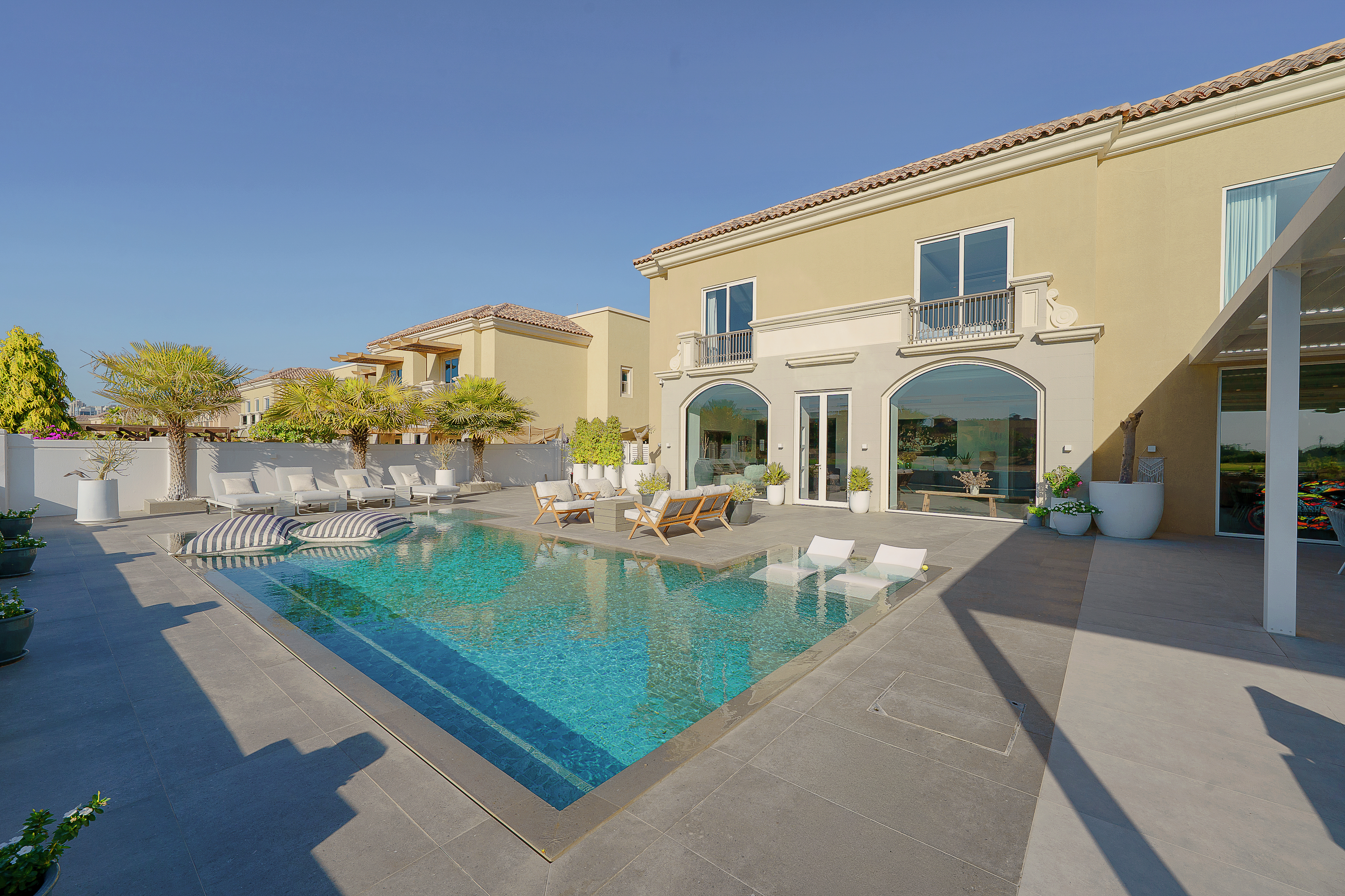 5 Bedrooms Villa in Estella