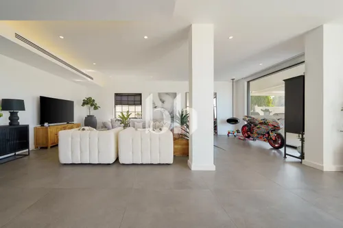 5 Bedrooms Villa in Estella