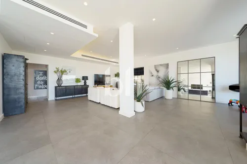 5 Bedrooms Villa in Estella