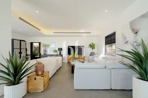 5 Bedrooms Villa in Estella