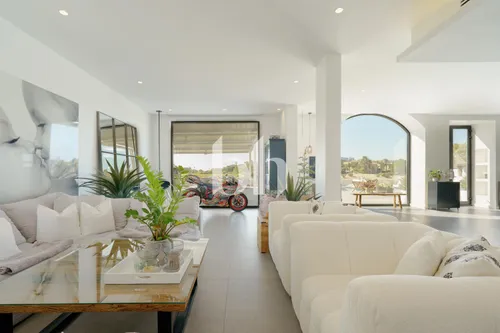 5 Bedrooms Villa in Estella