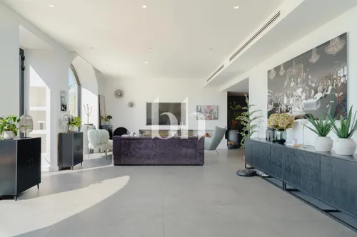 5 Bedrooms Villa in Estella