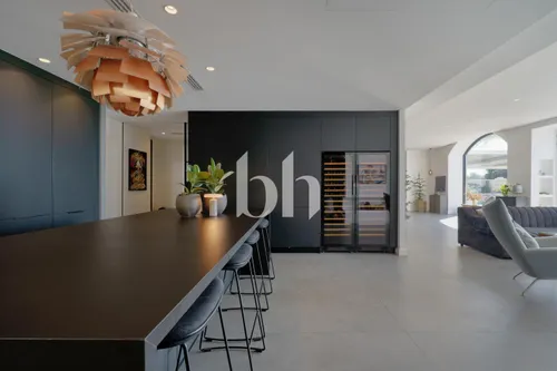 5 Bedrooms Villa in Estella