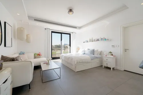 5 Bedrooms Villa in Estella