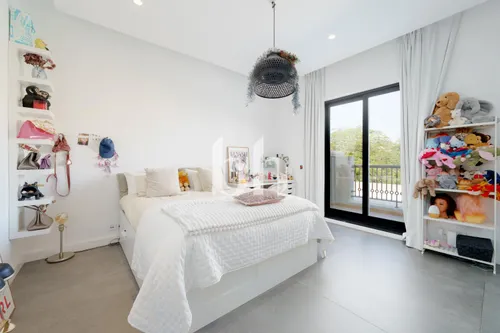 5 Bedrooms Villa in Estella