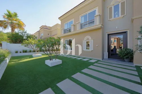 5 Bedrooms Villa in Estella