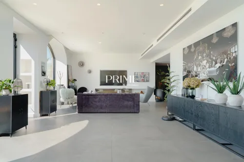 5 Bedrooms Villa in Estella