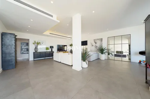 5 Bedrooms Villa in Estella