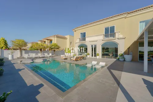 5 Bedrooms Villa in Estella