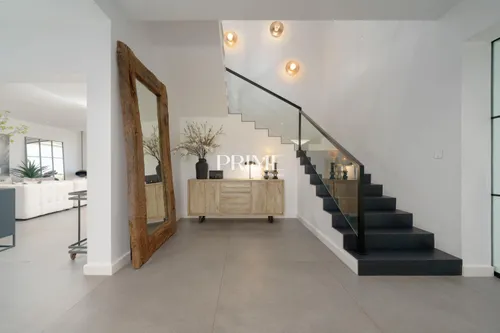 5 Bedrooms Villa in Estella