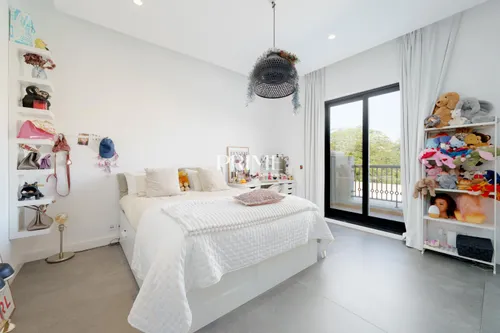 5 Bedrooms Villa in Estella