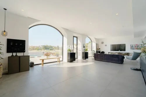 5 Bedrooms Villa in Estella