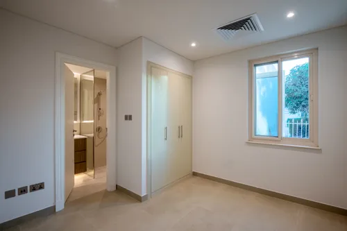 5 Bedrooms Villa in Novelia