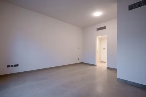 5 Bedrooms Villa in Novelia