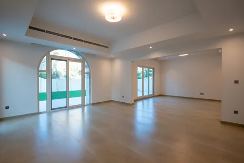 5 Bedrooms Villa in Novelia