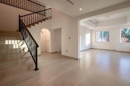 5 Bedrooms Villa in Novelia