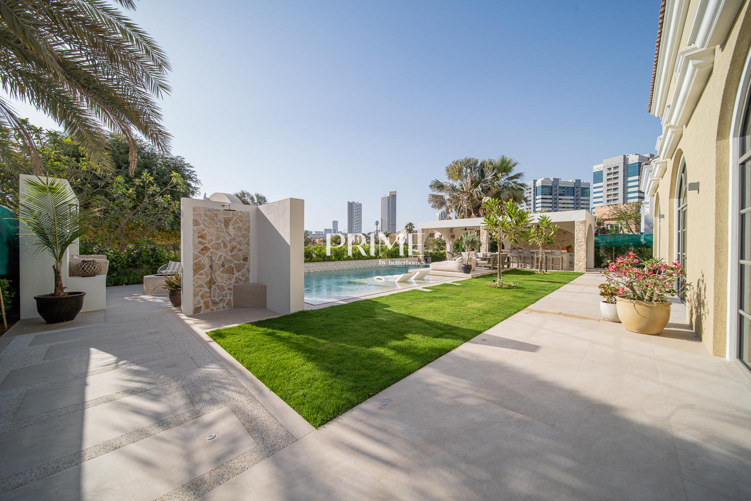 5 Bedrooms Villa in Oliva