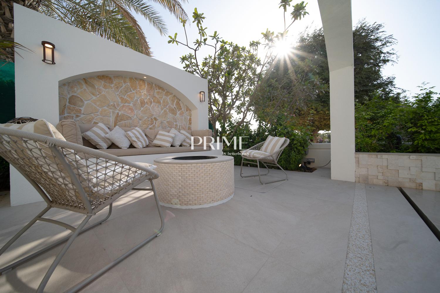 5 Bedrooms Villa in Oliva