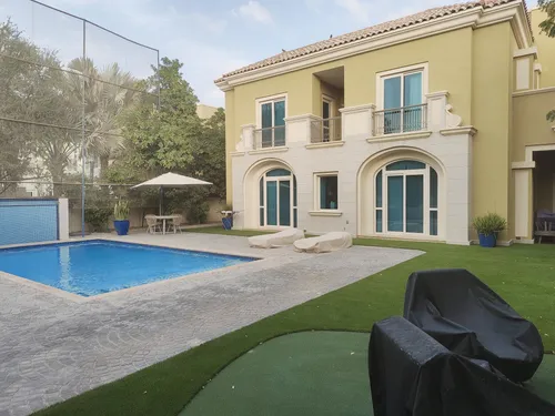 5 Bedrooms Villa in Carmen