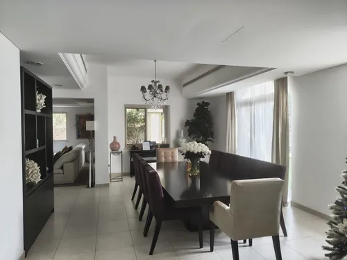 5 Bedrooms Villa in Carmen