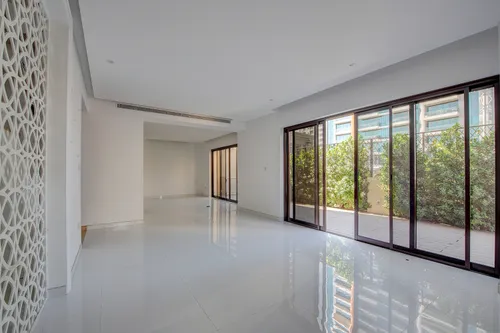 4 Bedrooms Townhouse in Bloomingdale Townhouses