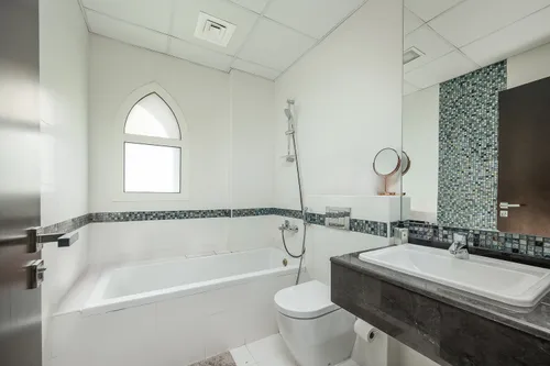 4 Bedrooms Townhouse in Prime Villa