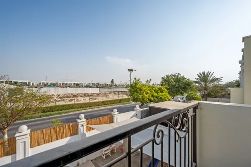 4 Bedrooms Townhouse in Prime Villa