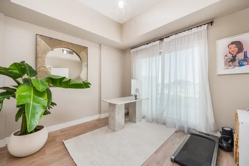 4 Bedrooms Townhouse in Prime Villa