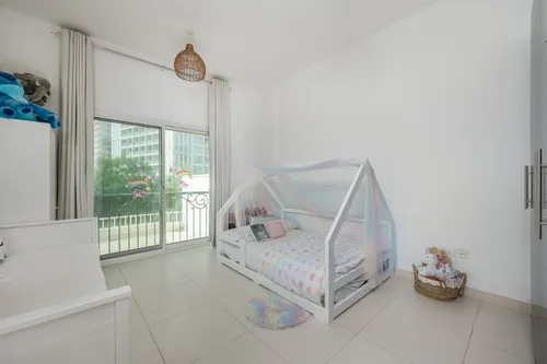 4 Bedrooms Townhouse in Prime Villa