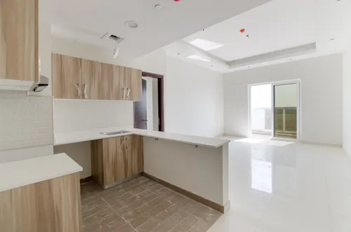 Spacious Unit | Mid Floor | Multiple Cheques